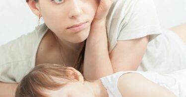 Depressionen nach der Geburt betreffen viele junge Mütter