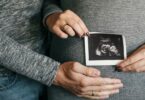 Mit der Einnistung des Embryos beginnt die Schwangerschaft