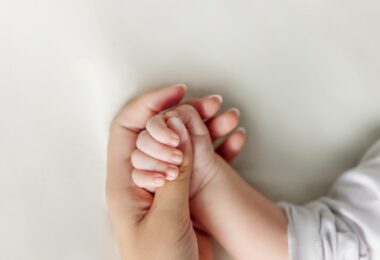 noch lange nach der geburt gibt es eine zelluläre Verbindung zwischen Mutter und Kind